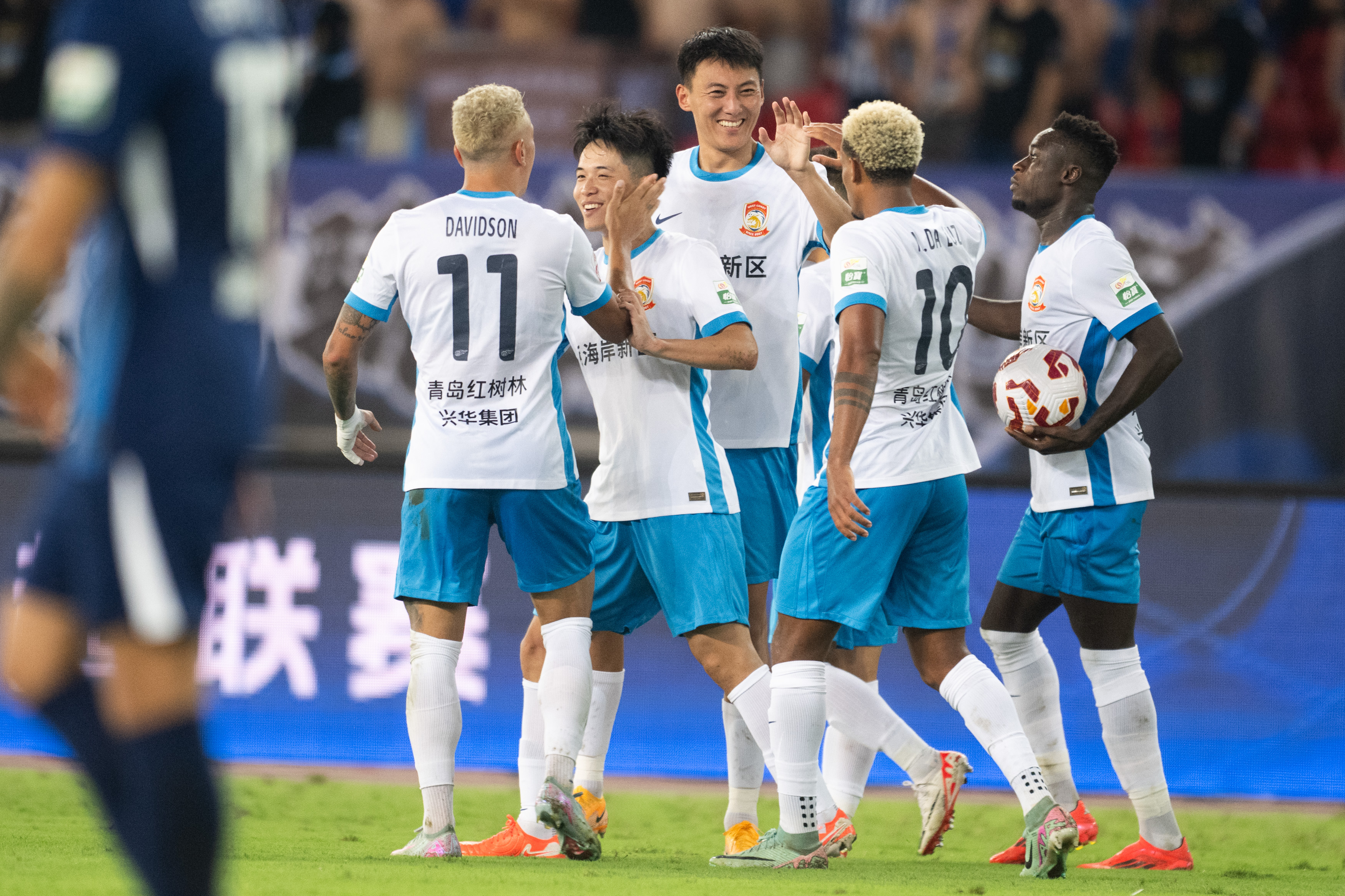 亚博体育-中超赛后走向成谜，武汉三镇主帅复盘，压力陡增，身体对抗强度拉满的简单介绍